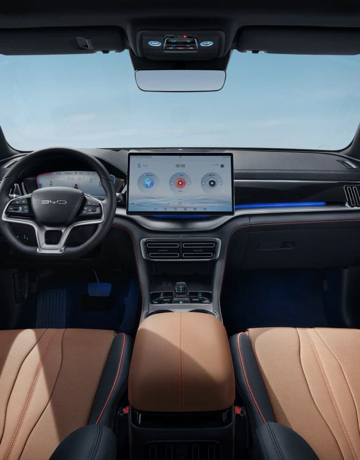 Interior BYD Seal cu ecran rotativ și cockpit premium